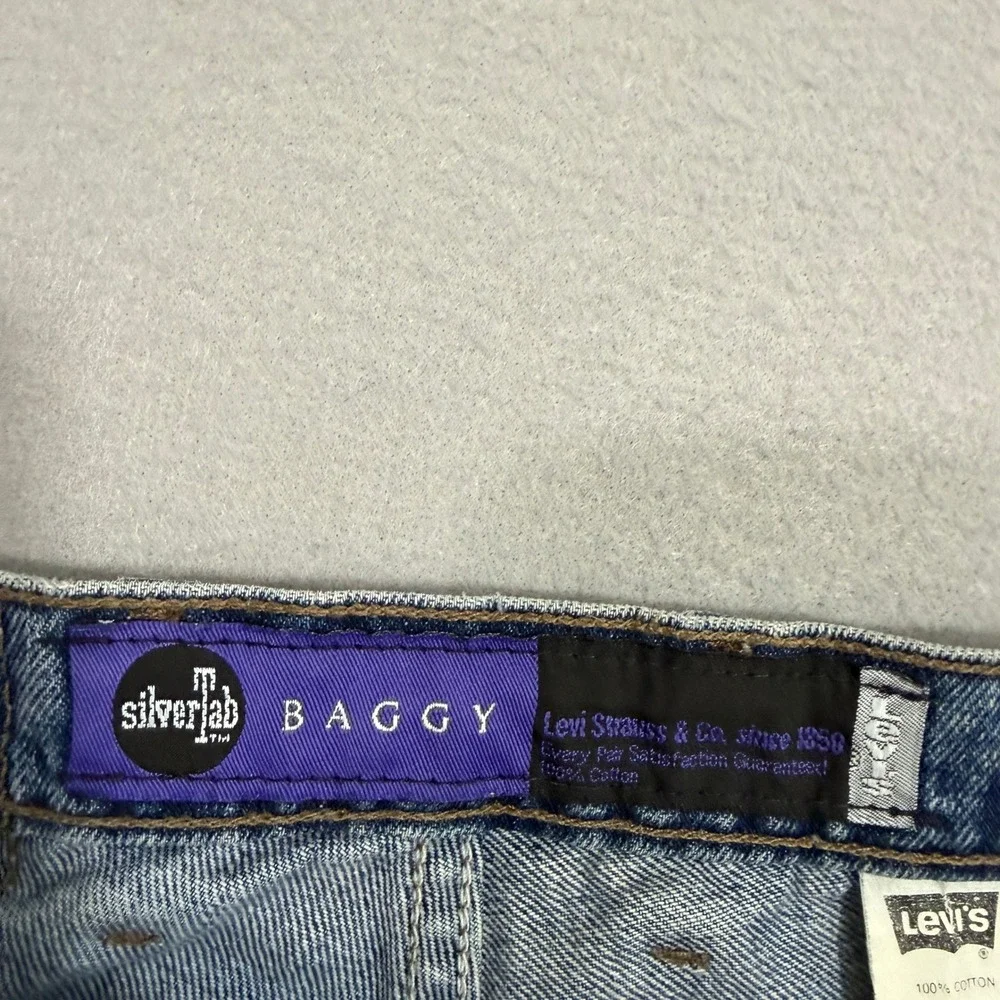 Vintage Levis Silvertab Baggy Jeans 33x32 Purple Tag 90s Denim Made in USA 1993